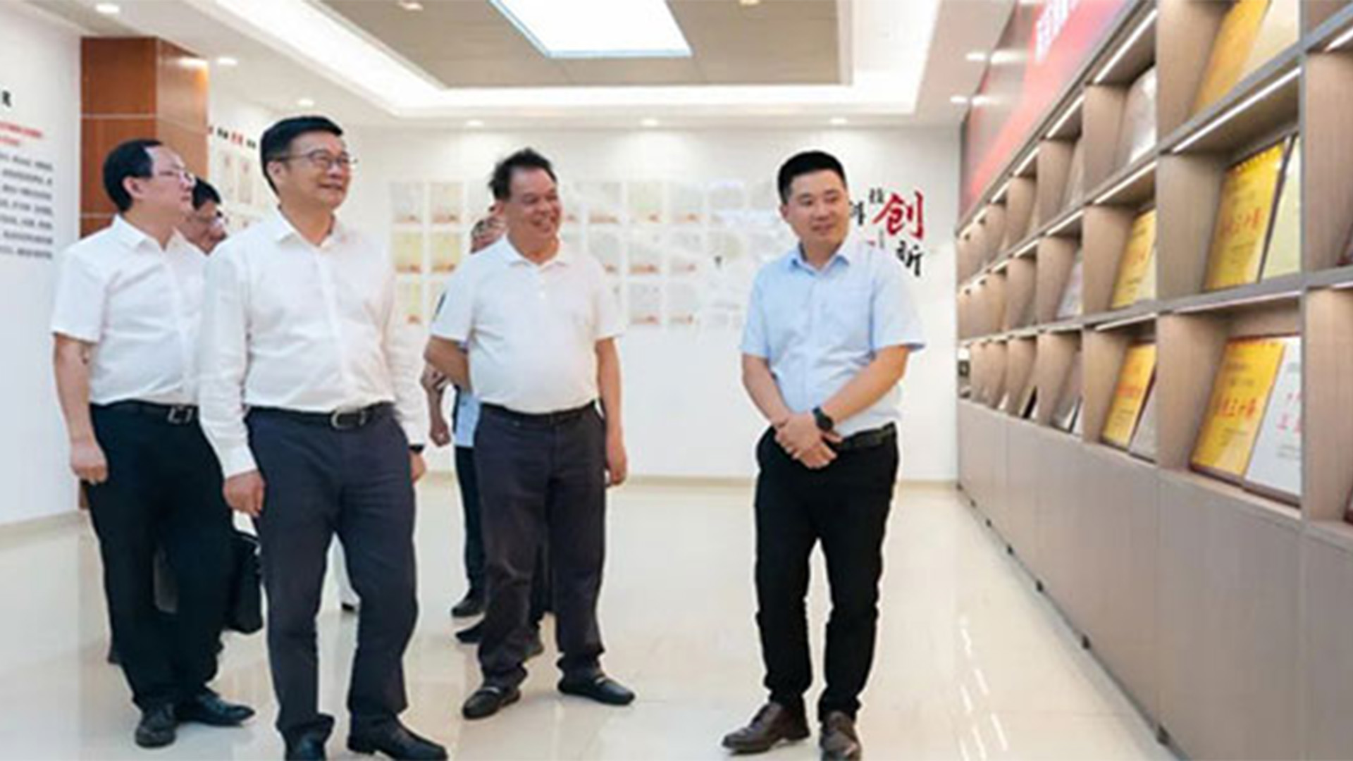 溫州灣新區(qū)黨工委書記、管委會主任周一富走訪浙江石化閥門有限公司